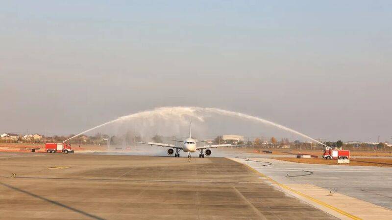 扬泰机场拉萨航线成功首航，扬泰两市与雪域高原架起空中金桥