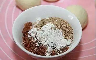 胃病不再纠缠！红糖炒面粉古法，古老秘方治愈老胃，健康生活一触即发