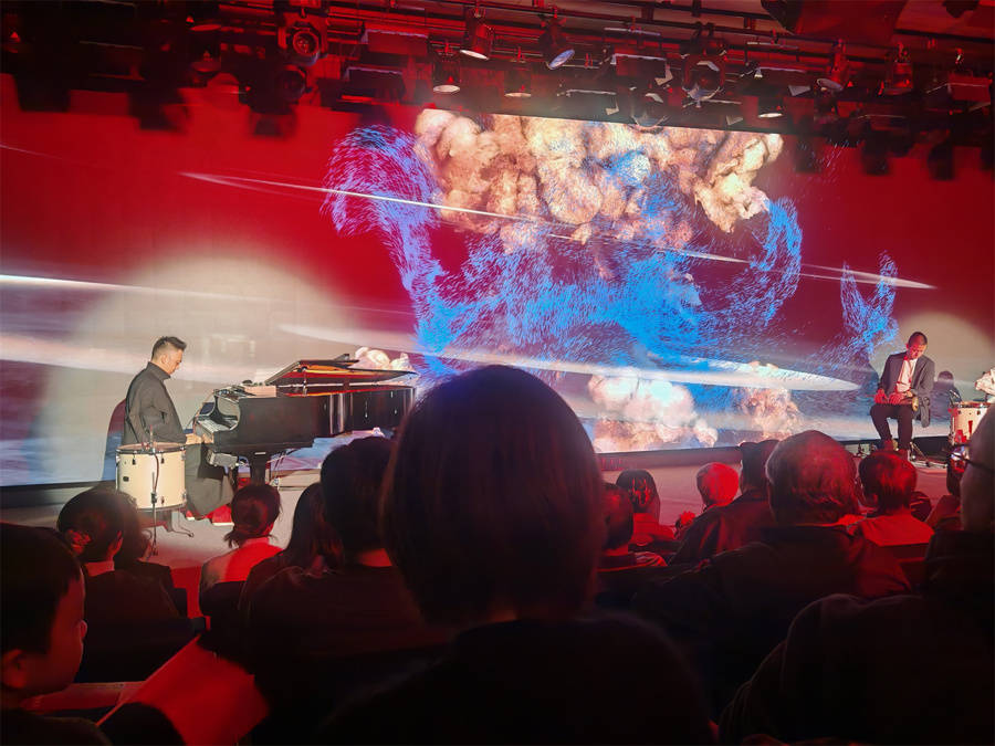 当美术馆里流淌出乐曲，声画融合，程十发美术馆化身沉浸式艺术空间