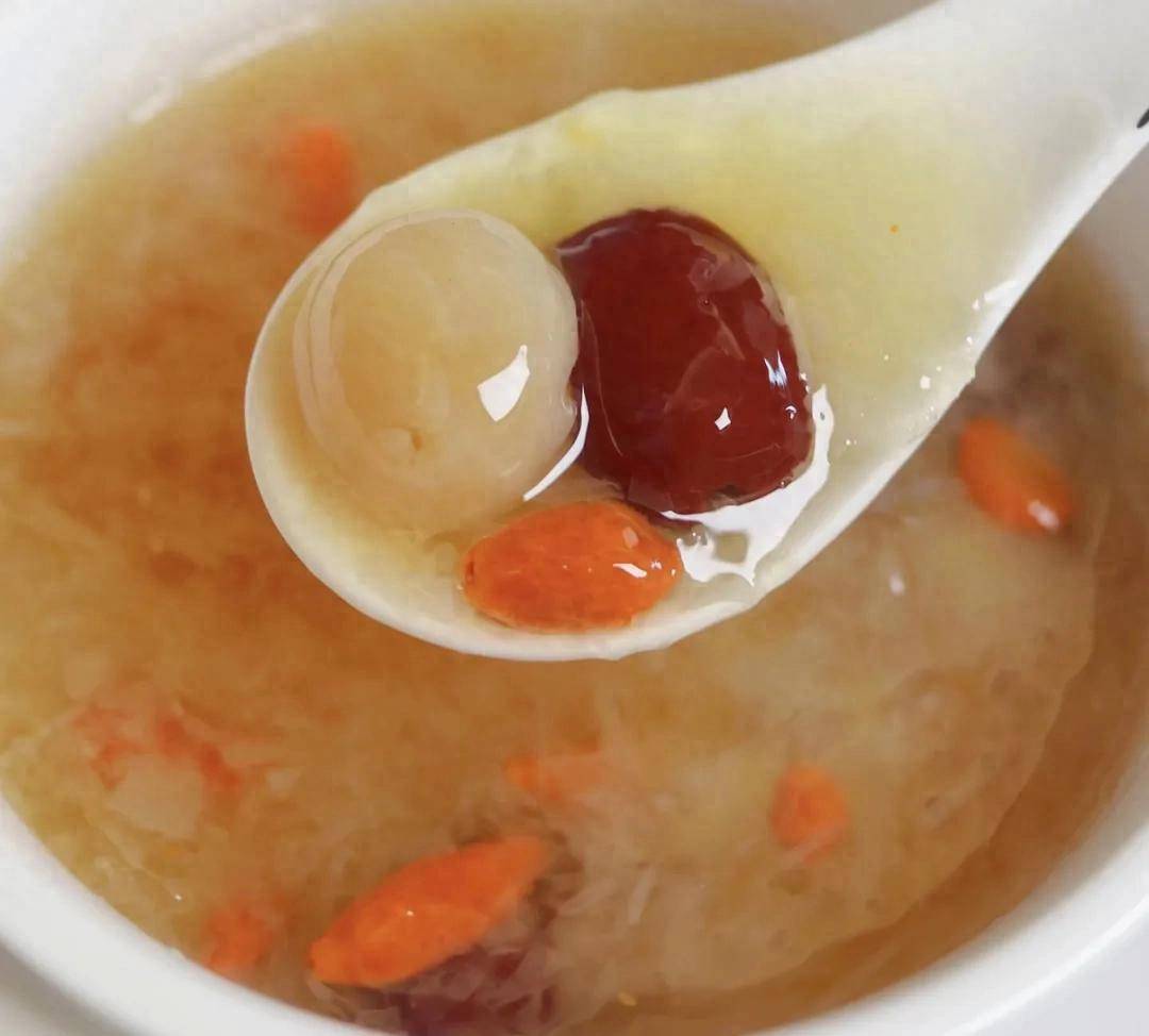 别再单炖银耳了！6个黄金搭配，对症吃，养出好气血、好睡眠