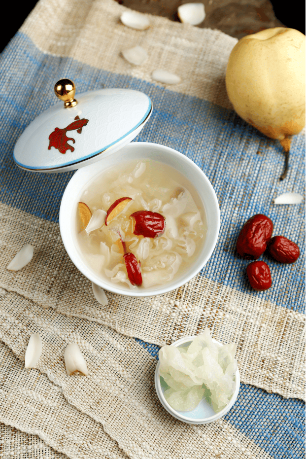 【每日一膳】润燥正当时！这碗润肤红颜羹，养颜又养心