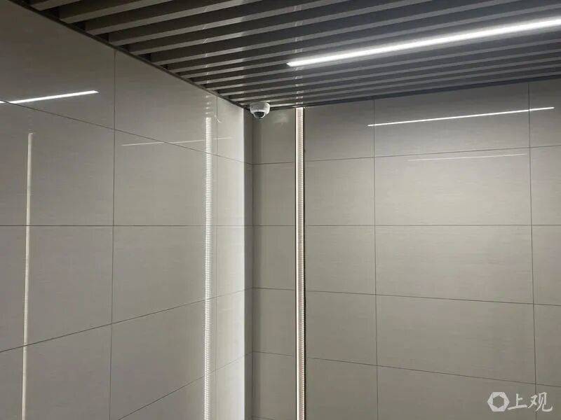 “我的隐私彻底没了”！上海有小区业主公共区域加装“私家监控”，邻居：一家人日常行踪被全程记录