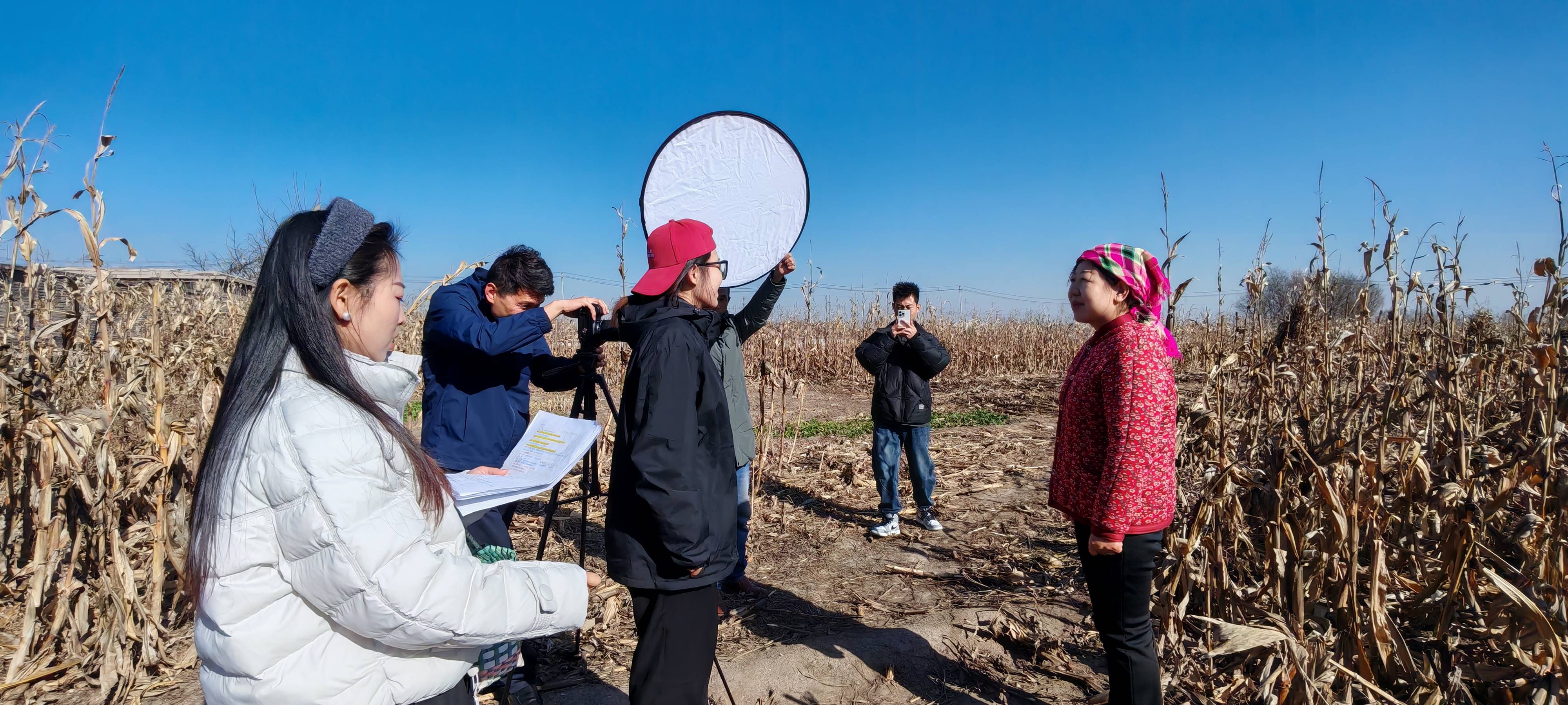 “草根团队”拍微短剧：“扎根乡土的路，走对了！”