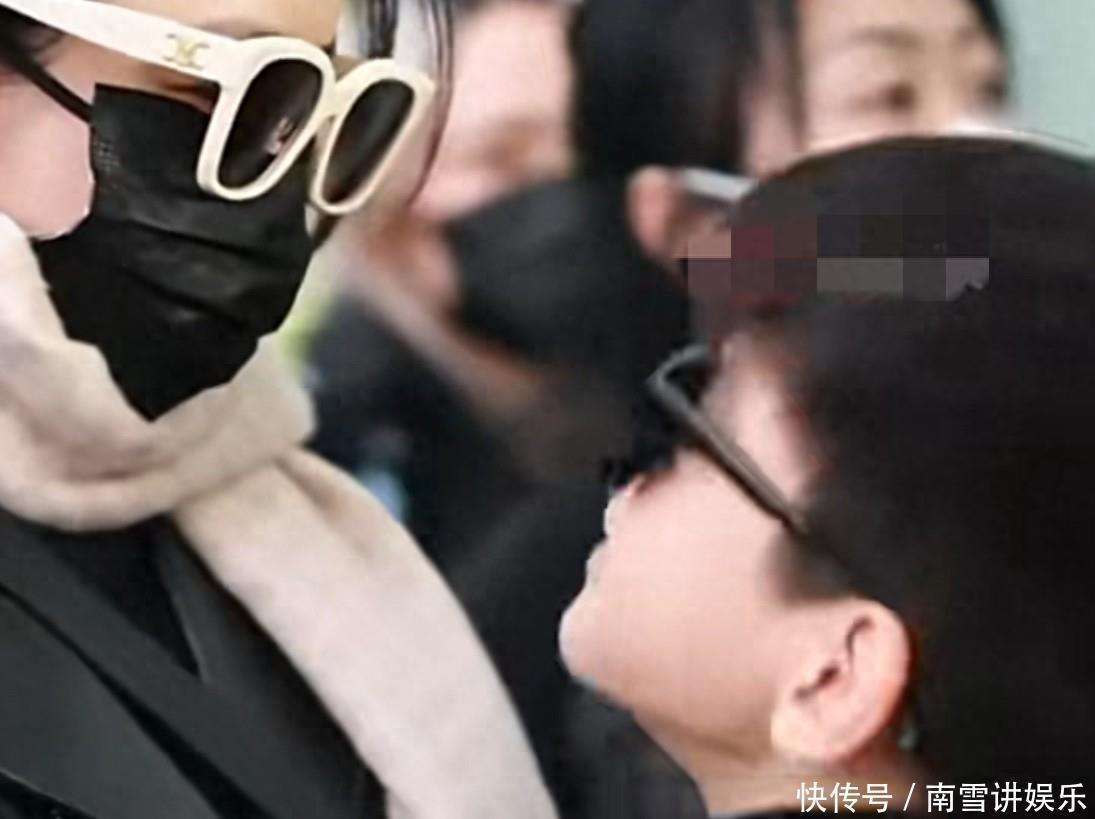 原创            陈妍希儿子机场蹦跳撒娇！9岁小星星变活泼少年，甜曝生日超开心