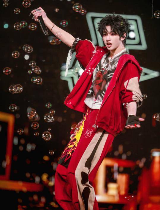 原创            “宇宙第一帅，穆有问题”火了！穆祉丞综艺封神路，真实比完美更动人