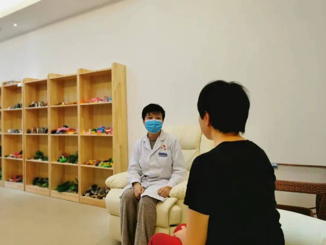 我的从医路——回望初心谈感想｜李莎莎：守护心灵，是一场温暖的修行