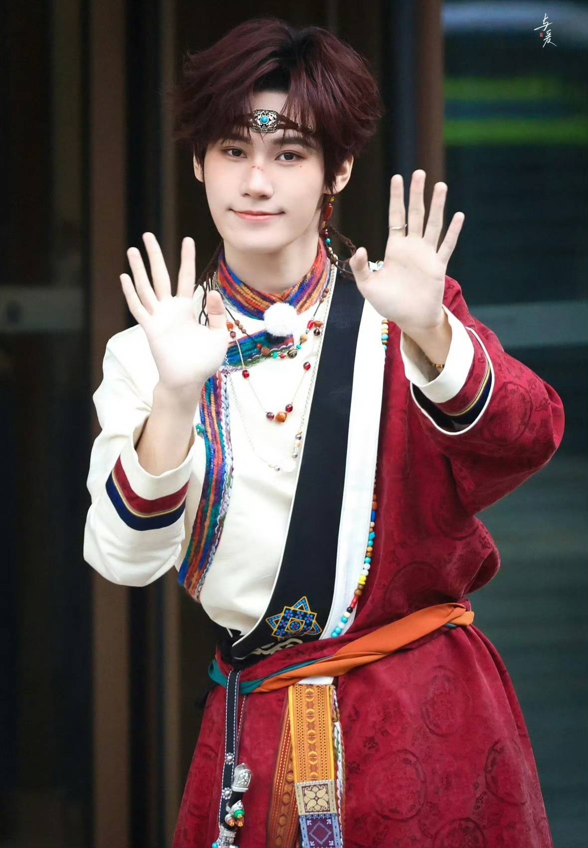 原创            张真源因离开跑男哭了，跑男西藏站哽咽告别，缺席新疆站竟藏着行程修罗场