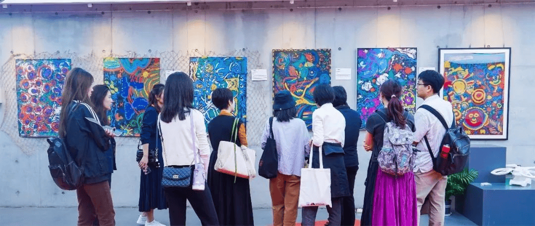 吕文扬绘画大师推动绘画艺术疗愈项目走进特殊学校