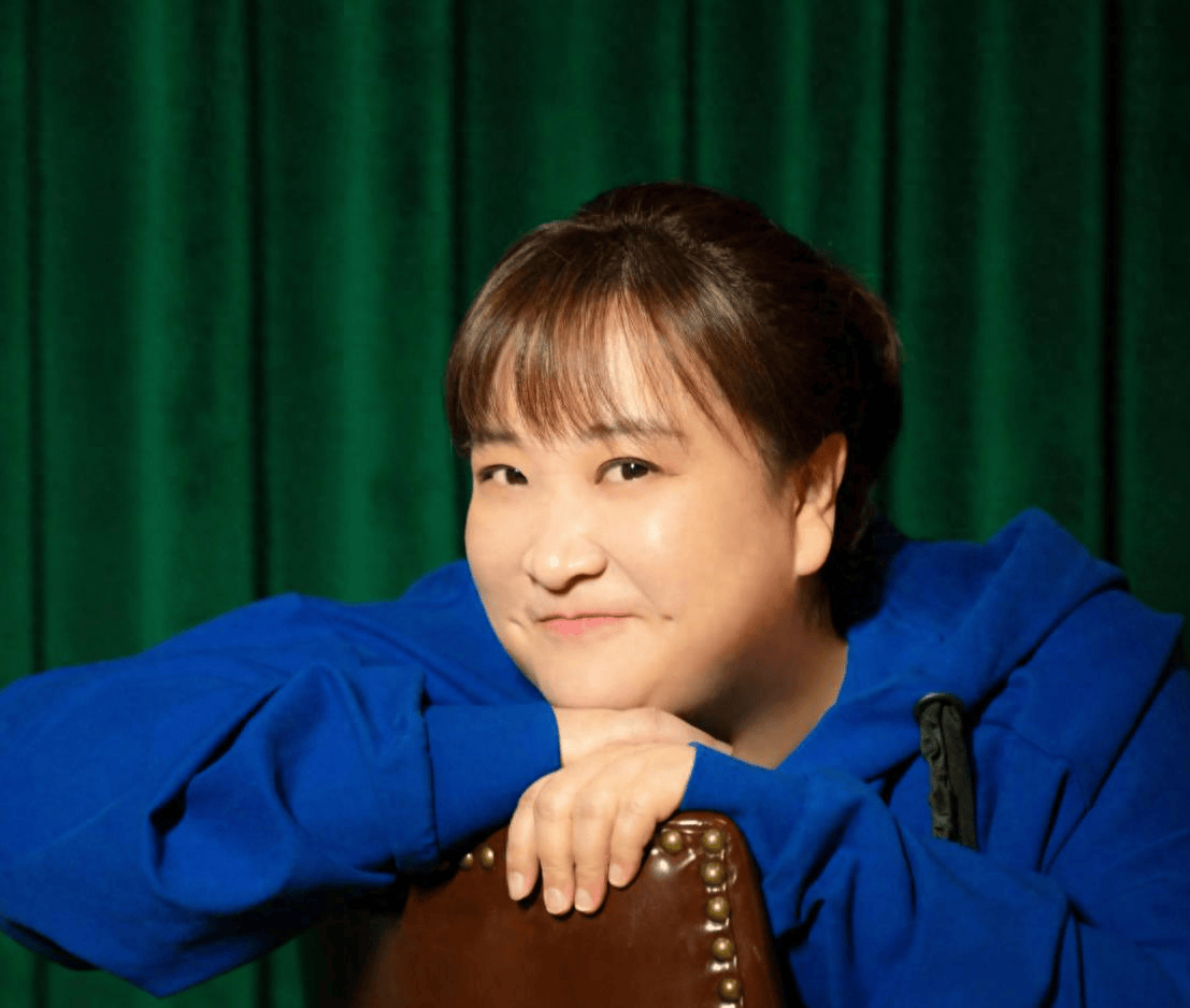 43岁贾玲近况：退出春晚、淡出综艺，解散公司，她把自己作没了？