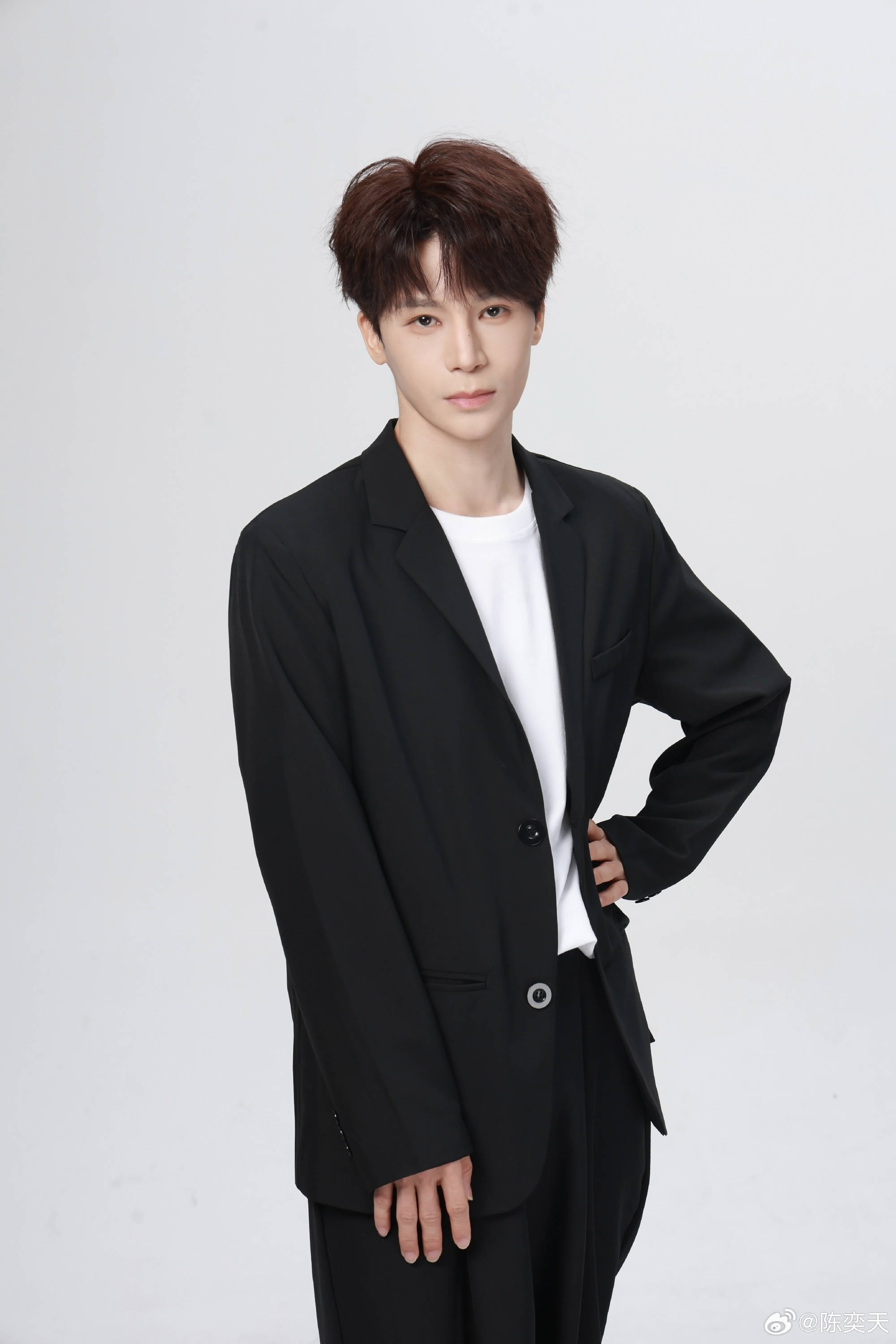 陈奕天最新写真大片惊艳释出小说男主脸