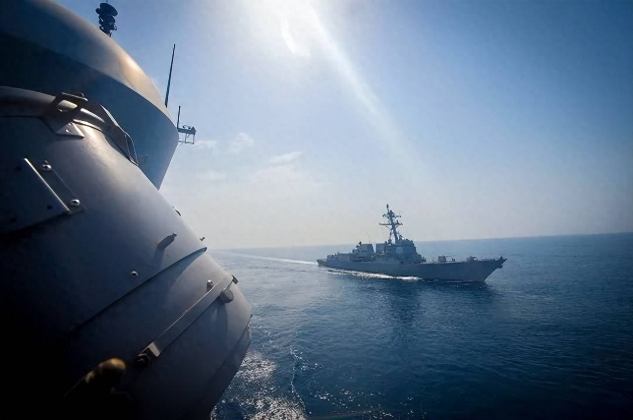 从中国驶向伊朗的一艘货船，遭美军特种兵半道拦截，交出货物才被放行？