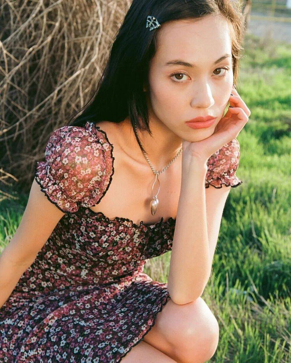 日本女星水原希子写真性感妖艳！曾在《彼女》为艺术献身