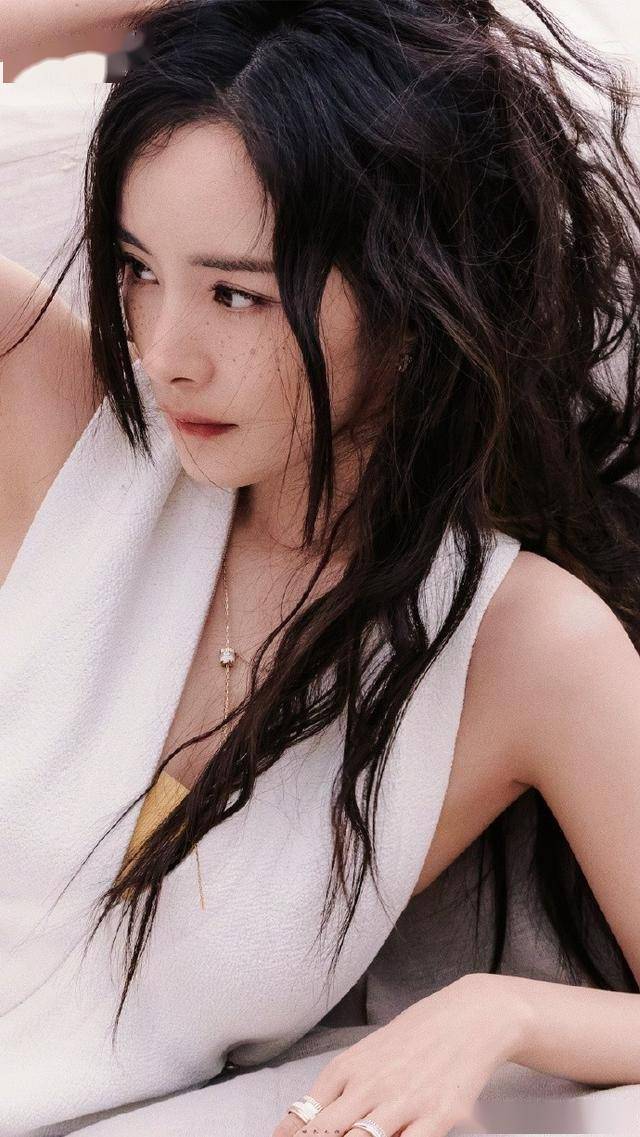 杨幂｜又纯又欲的写真