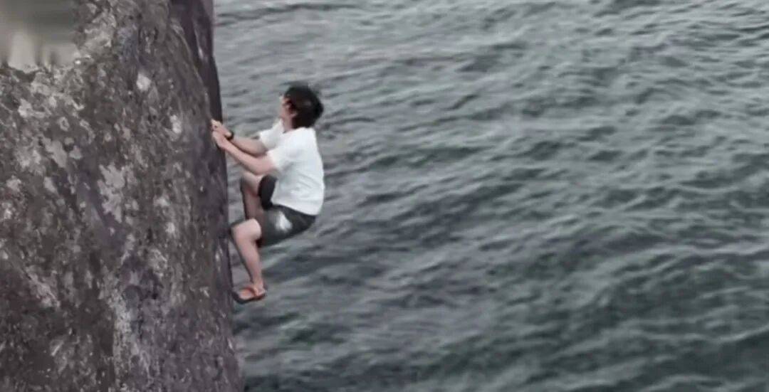 突发！王一博录综艺无保护措施徒手攀岩，手滑坠海