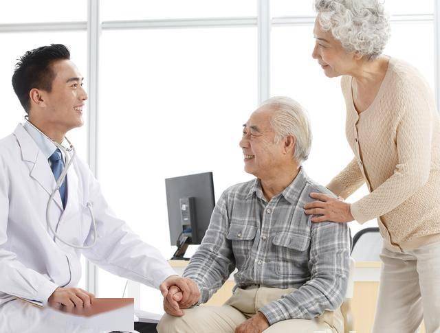 人老后各种病都来了？医生提醒：6种营养跟得上，疾病会远离你