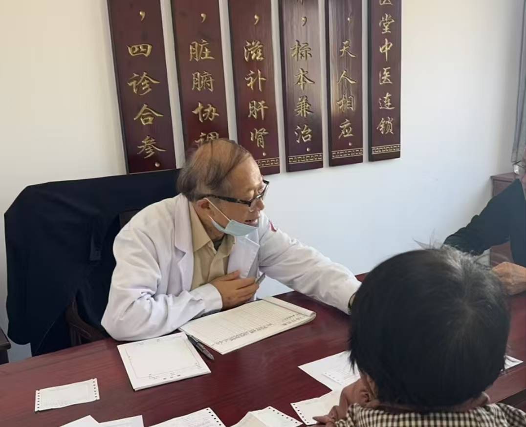 告别“歪脸”困扰：苏州面瘫患者信赖的郭福新主任中医调理记