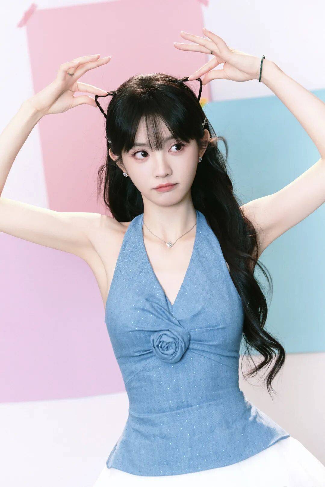 撕掉甜美走性感路线！田曦薇写真又纯又欲魔鬼身材太火辣