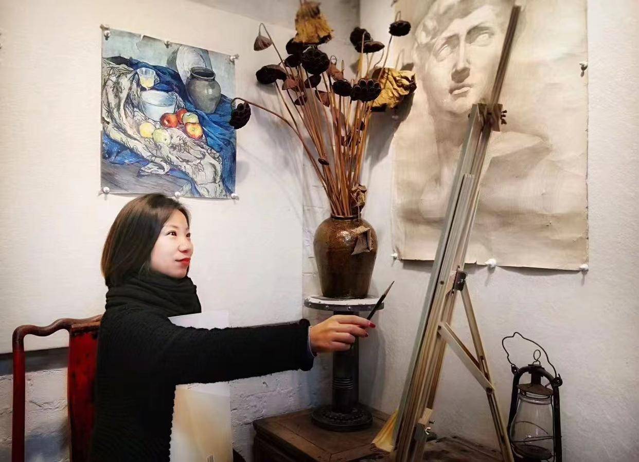 女油画家郭华华