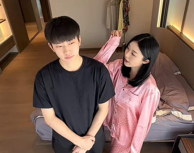 原创            京圈名媛张紫娇曝分手原因！疑遭毛江龙动手殴打，惨被救护车拉走