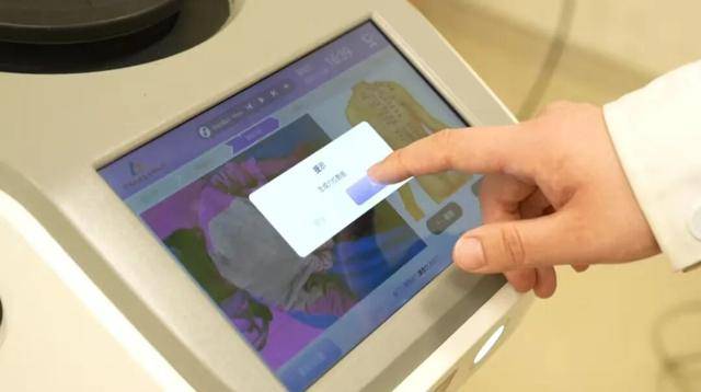 中医机器人“上岗” 医护患者都“省心”