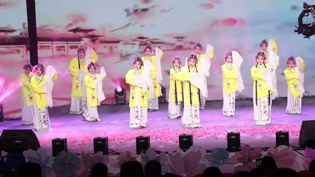 “童”心展艺韵 美育启新程！2025年贵阳云岩区少年宫迎新艺术展演举行