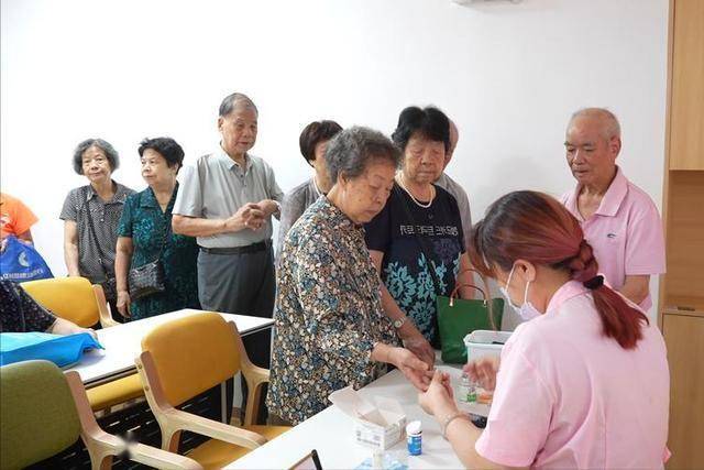 降温了，医生劝告糖尿病患者：记住“4不吃”，血糖平稳一整天