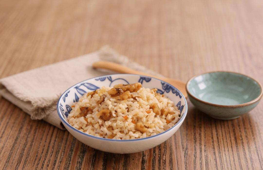 每日一膳｜一碗刷脂的炒饭！糙米燕麦这样做，饱腹感强又通便～广东省中医院杨志敏教授推荐