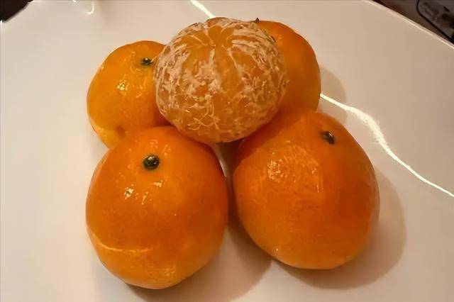 橘子被关注！医生坦言：高血压患者常吃橘子半年内或出现4个改善
