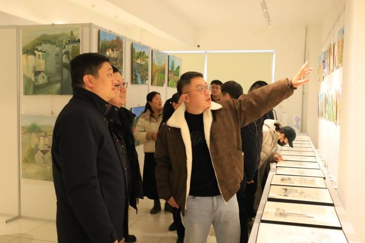 青岛滨海学院：艺术传媒学院2025秋季写生优秀作品展开幕