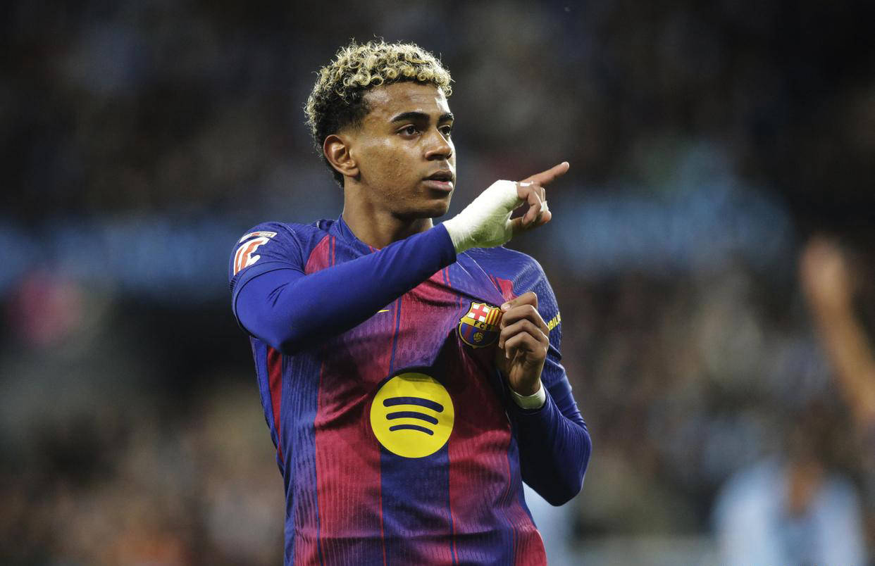 亚马尔传记作者称亚马尔无敌，强调梅西当年有C罗助阵！