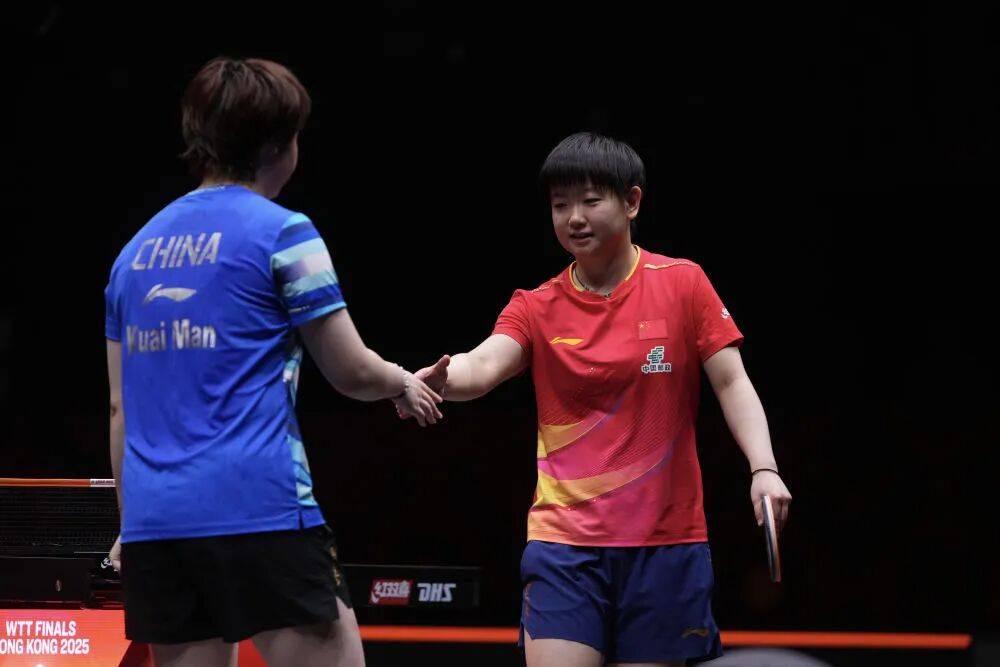 “莎头”伤情细节披露：孙颖莎脚踝捆扎绑带仍不适，王楚钦背部不太能动得了