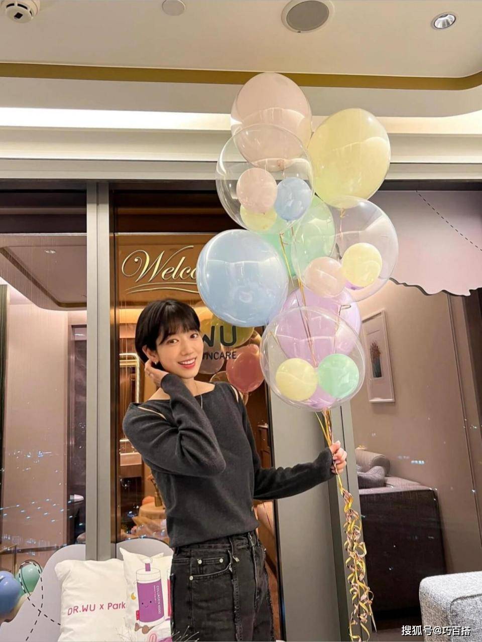 原创            朴信惠当妈后状态越来越年轻，短发怼脸照美翻天，婚后生活太爽了