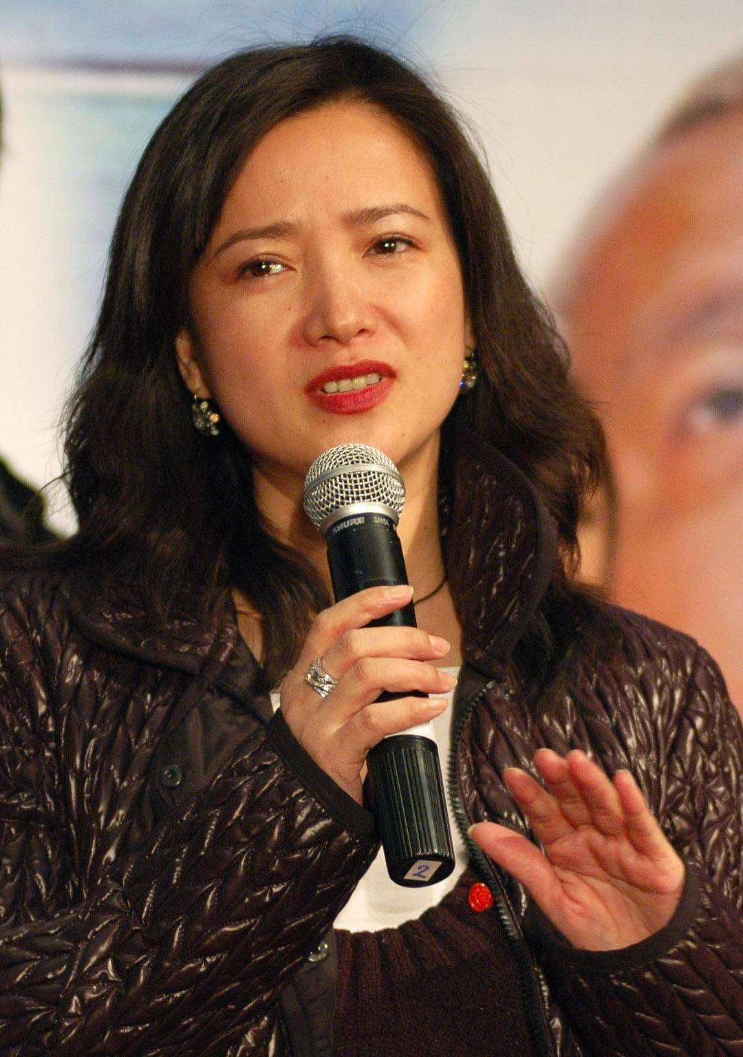 六小龄童发文悼念何晴，当年她在火车上被《西游记》导演一眼看中