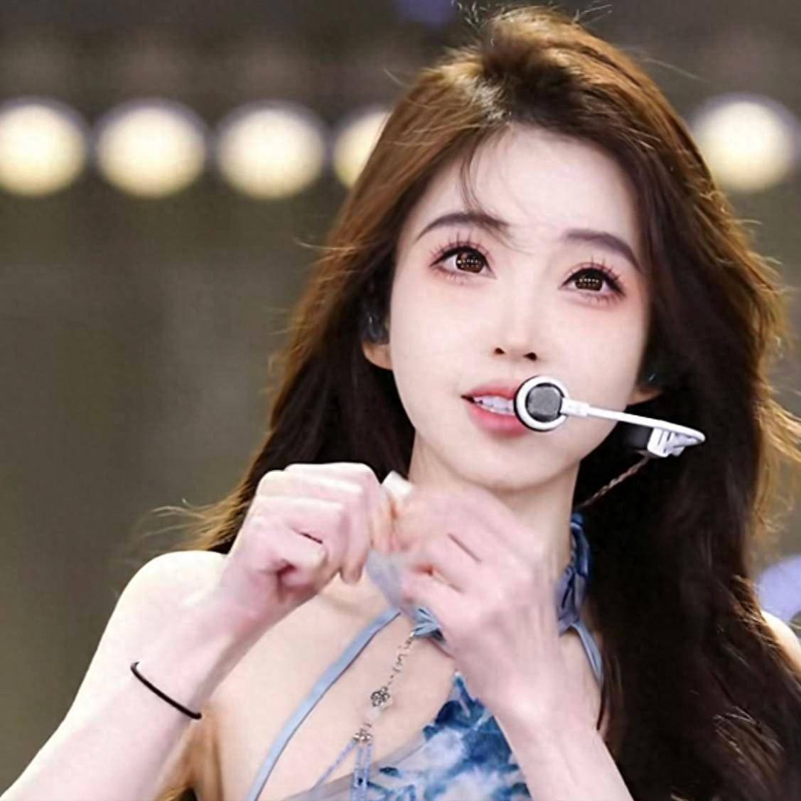 原创            因抗癌消失一年后，知名网红复播又唱又跳，直播间观看观众破十万