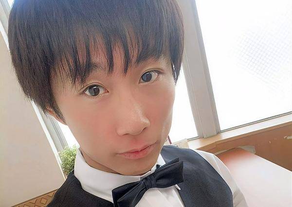 原创            别再羡慕！日本AV男演员的真实日常：一天12小时连轴转，比搬砖还累