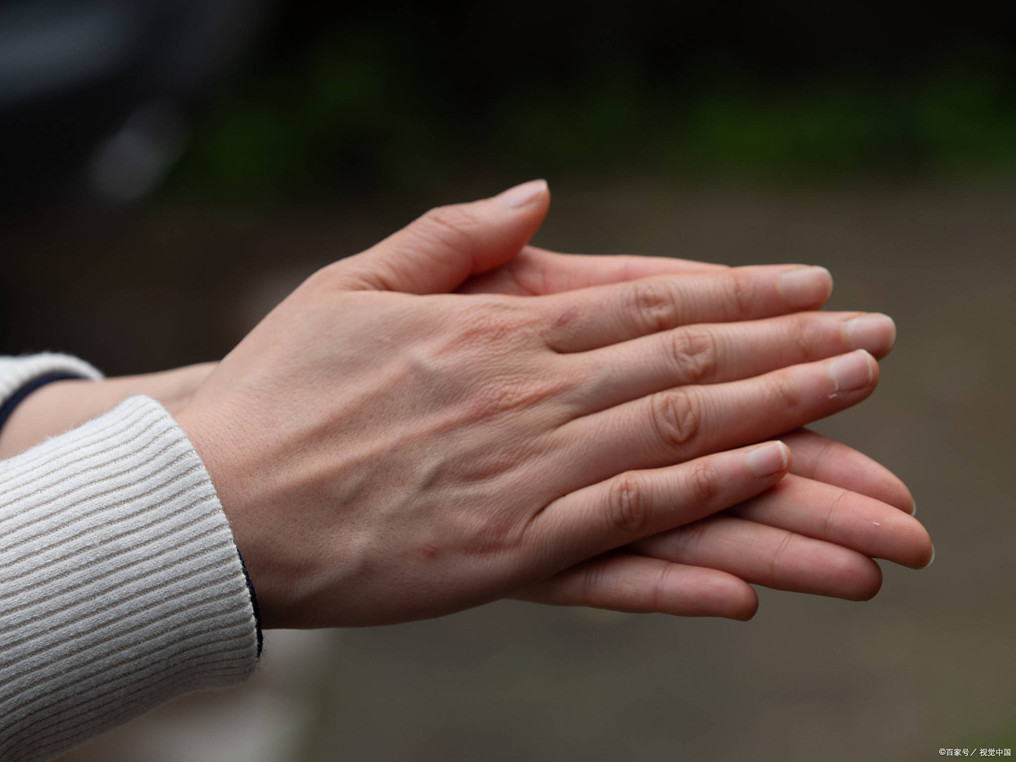 手抖震颤饮食攻略：吃对这几类，稳神经、减震颤