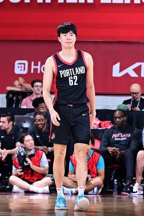 原创            中韩球员海外评价两极分化？李贤重获盛赞 林葳被质疑不听话！