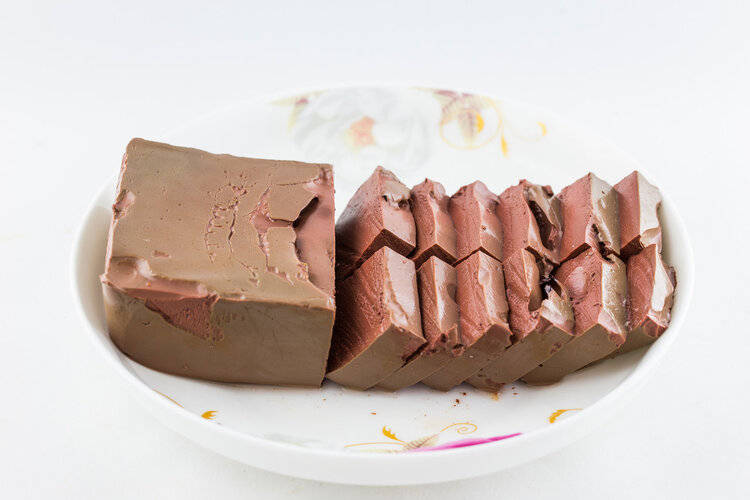 原创            吃完猪血后大便发黑，是肺在排毒？还是胃在排毒？告诉你真相