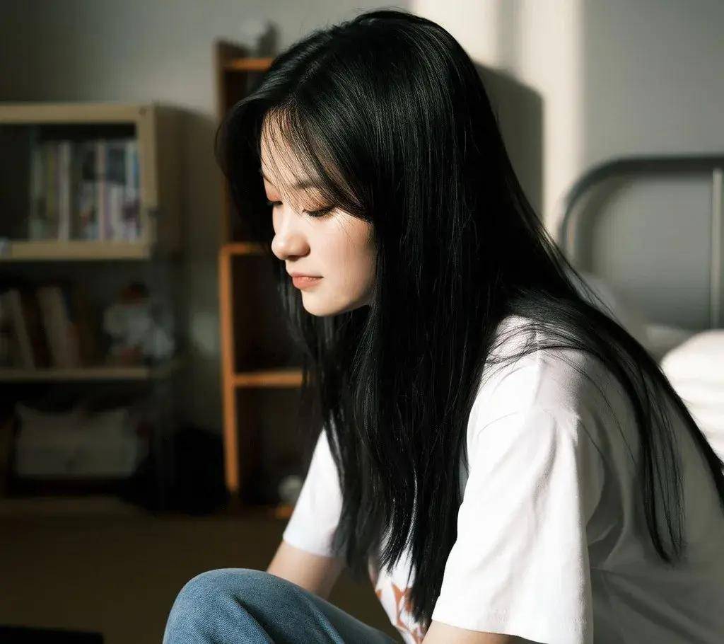 原创            抑郁双相女孩的心结：妈妈不爱自己、抗拒长大，真相值得父母深思