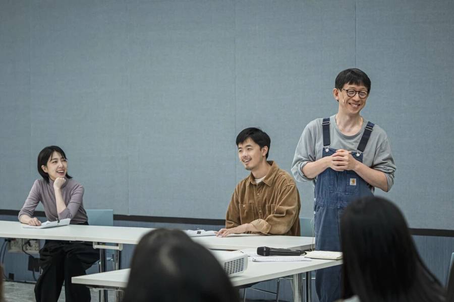 林奕华的“课堂间”和“客堂间”