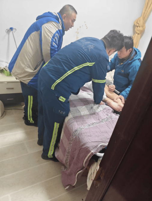 一月减重30斤男子突发晕厥 沈阳120深夜赶往家中救援