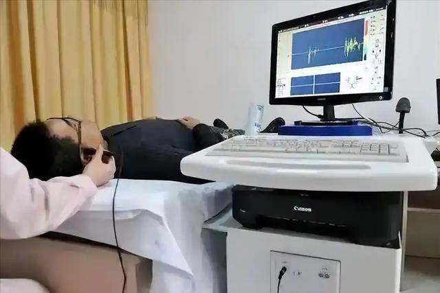 查出颈动脉斑块，离脑梗有多远？医生直言：关键看这5个指标