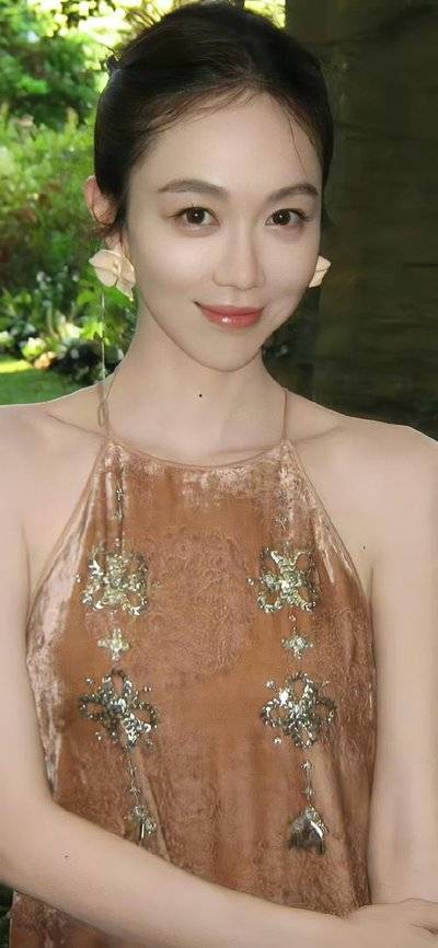 “娱乐圈小姨”姜妍：宋丹丹把她当亲闺女，身材胜过林志玲