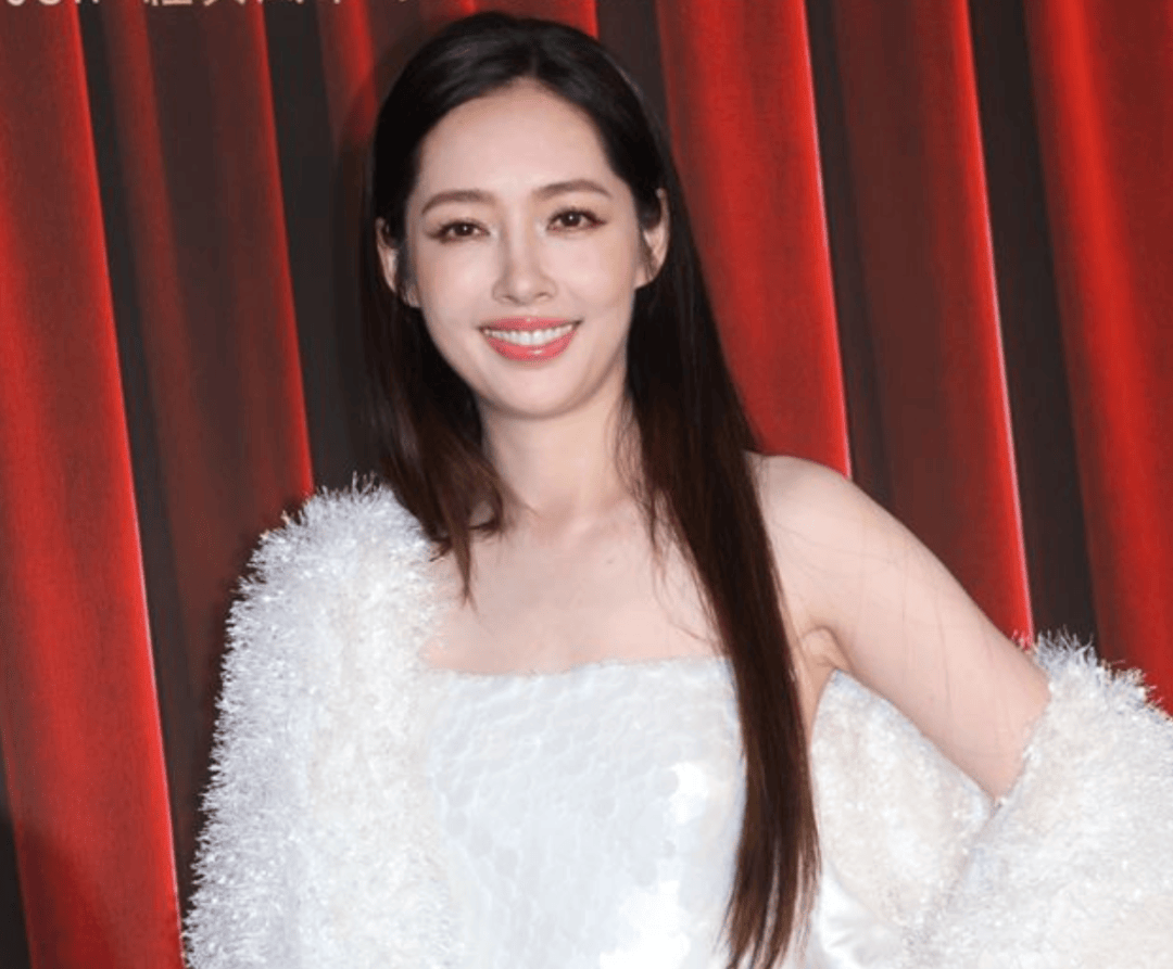 原创            郭碧婷自曝和向佐两地分居，靠孩子联络感情，婆婆向太给钱大手笔