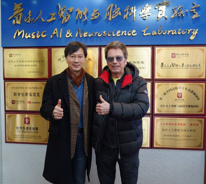 巩俐、雅尔夫妇率世界AI电影节团队参访央音AI实验室