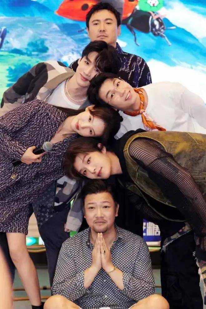 原创            抽象派新掌门出现，沈腾随手封神，金晨甘拜下风