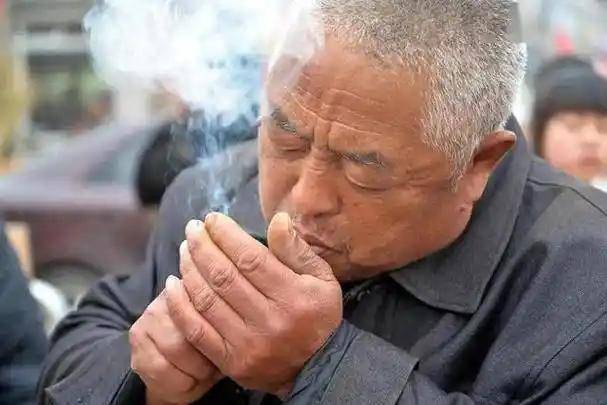 医生直言：男性一旦彻底戒烟，用不了半年，身体会迎来这5个改变