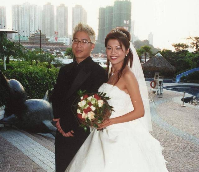 恭喜！香港知名女星离婚五年后迎来新恋情，改名转运转行卖保险