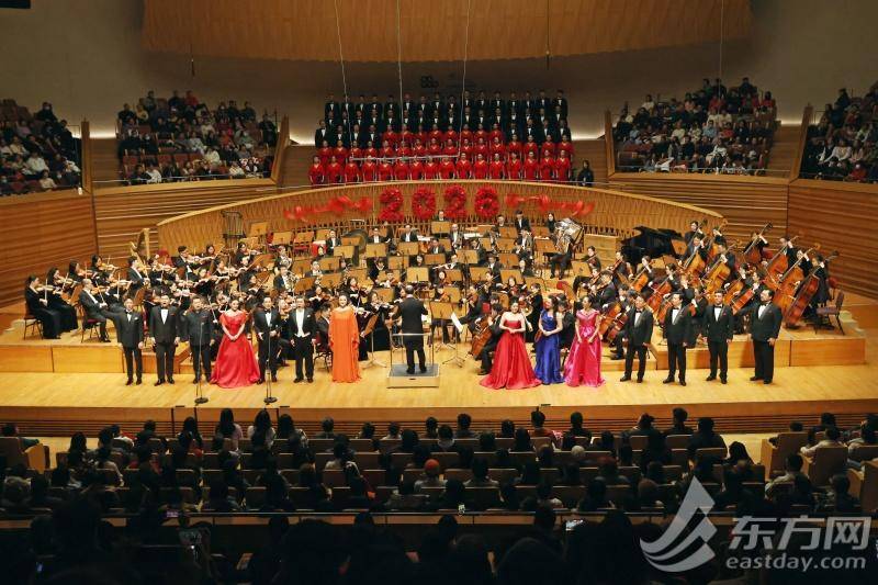 “石倚洁！来一个！”上海歌剧院三任院长首度同台，新年音乐会开启70周年艺术嘉年华 | 组图