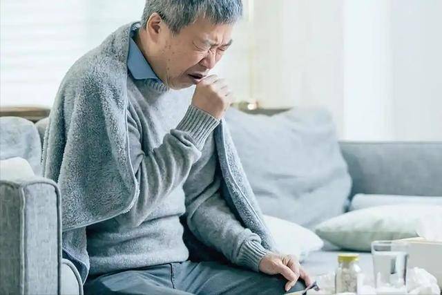 肺癌都是拖出来的？医生忠告：身上若有3痛1凸，早做筛查为妙